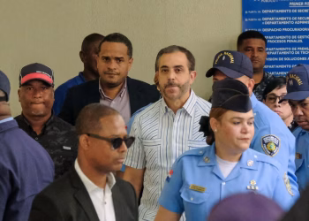 Empleado testifica que los dueños sabían de los problemas en el club dominicano donde el derrumbe del techo mató a 236 personas