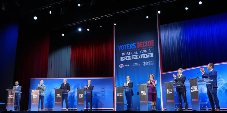 En el concurrido debate para gobernador de California, los demócratas se ponen a la ofensiva mientras los republicanos culpan a los titulares