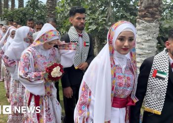 Esperanza en Gaza mientras 300 parejas se casan al mismo tiempo