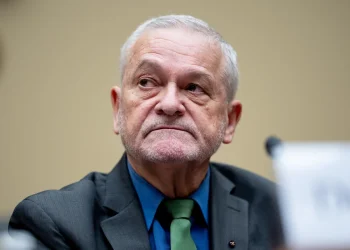 Exasesor del NIAID de Fauci acusado de supuestamente intentar ocultar registros durante la pandemia de COVID-19