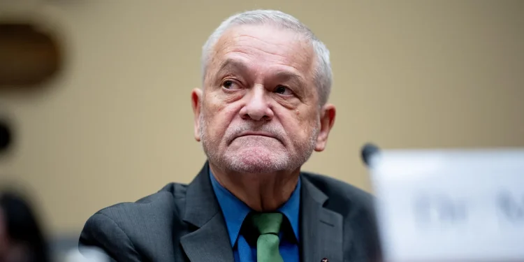 Exasesor del NIAID de Fauci acusado de supuestamente intentar ocultar registros durante la pandemia de COVID-19