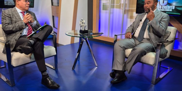 Francisco Luciano: “Leonel anda por un 42%; FP fideliza militancia; escribí libro sobre la crianza me dio mi madre” Francisco Luciano: “Leonel anda por un 42%; FP fideliza militancia; escribí libro sobre la crianza me dio mi madre”