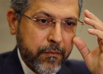 Funcionario iraní dice que las demandas "maximalistas" de EE.UU. paralizan las conversaciones cara a cara