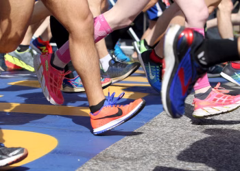 Hombres captados compitiendo en la categoría femenina de un prestigioso maratón sudafricano