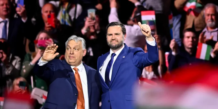 JD Vance elogia al líder húngaro Viktor Orbán y acusa a la UE de influir en las próximas elecciones