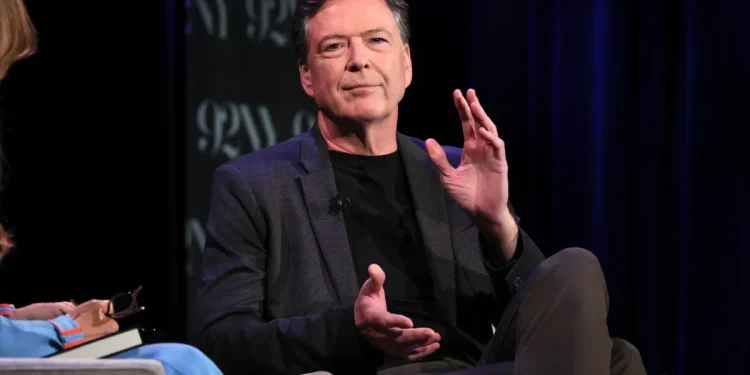 James Comey acusado por foto de concha en Instagram que supuestamente amenazaba a Trump