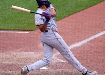 James Wood pega sencillo para anotar corredor automático en el décimo, los Nacionales vencen a los Piratas 8-7
