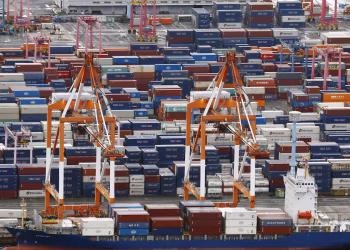 Japón registra quinto año fiscal consecutivo de déficit comercial mientras los aranceles de Trump afectan las exportaciones