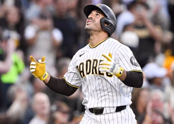 Jonrones de Laureano y Machado respaldan a Márquez en triunfo de Padres 9-5 ante Rockies