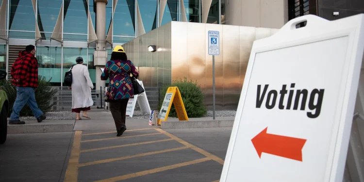 Juez desestima demanda de la administración Trump que buscaba acceso a datos de votantes de Arizona Juez desestima demanda de la administración Trump que buscaba acceso a datos de votantes de Arizona