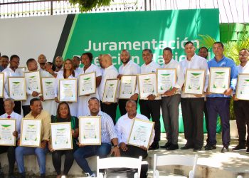 Juramentan nueva dirección de Fuerza Magisterial y anuncian que saldrán centro por centro a organizar simpatías