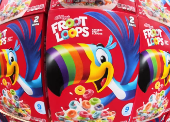 Kellogg está volviendo a colocar juguetes en algunas cajas de cereales como complemento a 'Toy Story 5'