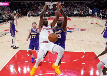 Kevin Durant y LeBron James se enfrentan en playoffs por cuarta vez cuando los Rockets visitan a los escasos Lakers