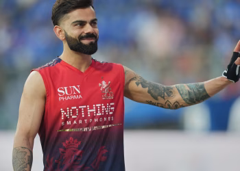 Kohli llega a 50 mientras Bengaluru supera a Mumbai en IPL y Gujarat vence a Lucknow