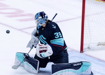 Kokko detiene 26 tiros en el primer inicio de la NHL cuando el Kraken venció a los Flames 4-1