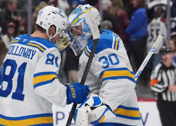 Kyrou y Fowler ayudan a los Blues a vencer 5-3 a los Blackhawks
