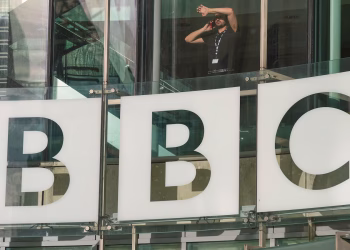 La BBC planea eliminar 2.000 puestos de trabajo para reducir los costos en aproximadamente un 10% en los próximos 2 años