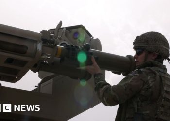 La BBC visita la base militar de Estados Unidos y el Reino Unido en Irak mientras continúa el alto el fuego