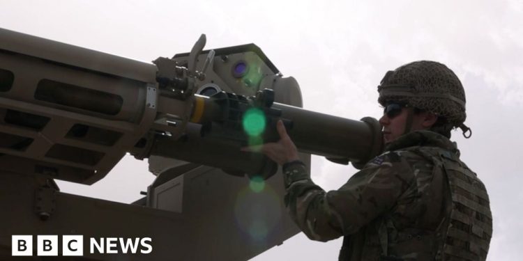 La BBC visita la base militar de Estados Unidos y el Reino Unido en Irak mientras continúa el alto el fuego