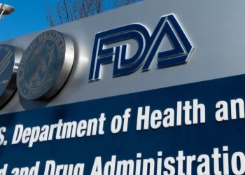 La FDA considerará aliviar las restricciones sobre los péptidos promocionados por RFK Jr., cifras de MAHA