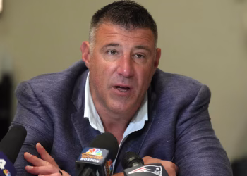 La NFL no investiga al entrenador de los Patriots, Mike Vrabel, por comportamiento con la reportera Dianna Russini