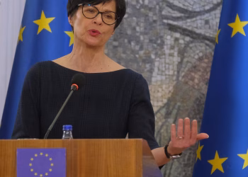 La UE dice que Serbia podría perder el acceso a mil millones de euros por un retroceso democrático