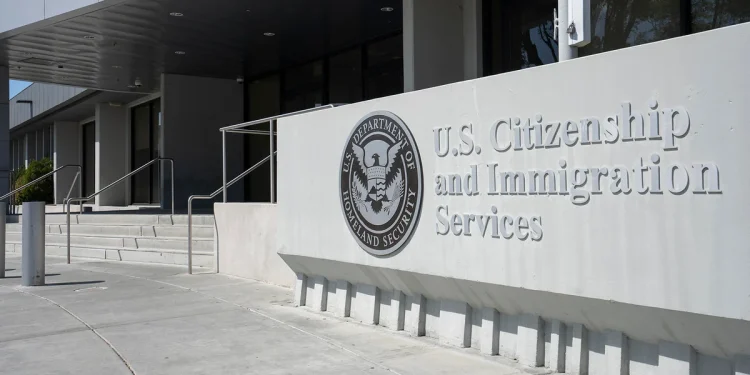 La administración Trump exige controles de seguridad mejorados para los solicitantes de inmigración La administración Trump exige controles de seguridad mejorados para los solicitantes de inmigración
