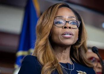 La representante Sheila Cherfilus-McCormick renuncia al Congreso, momentos antes de la audiencia de ética para determinar las sanciones