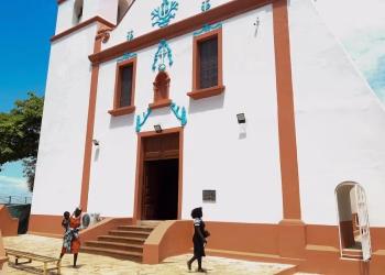 La visita del Papa León XIV a una iglesia africana vinculada a la esclavitud reflexiona sobre su herencia