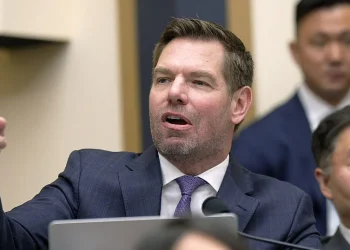 Las consecuencias del escándalo de Eric Swalwell crecen a medida que los legisladores miran los votos de expulsión de la Cámara
