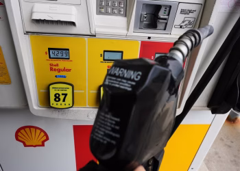 Las ganancias de BP se duplican con creces en el primer trimestre a medida que continúa la guerra con Irán y aumentan los precios del gas en EE.UU.
