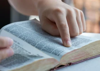 Las historias bíblicas serían de lectura obligatoria según una controvertida propuesta para las escuelas públicas de Texas