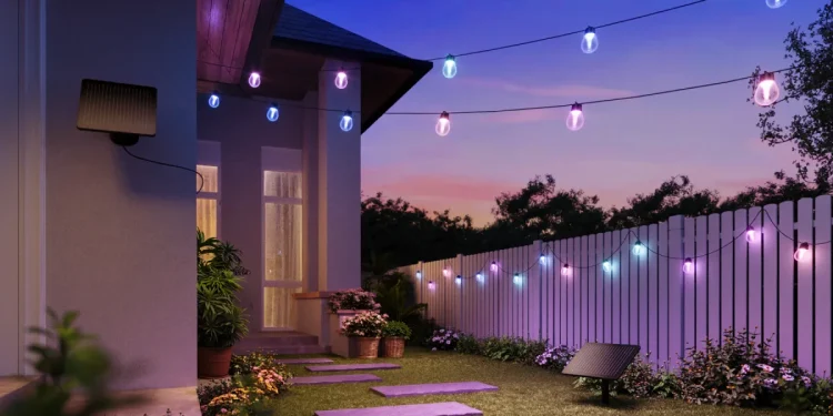 Las nuevas y coloridas luces exteriores de Govee son las primeras con energía solar