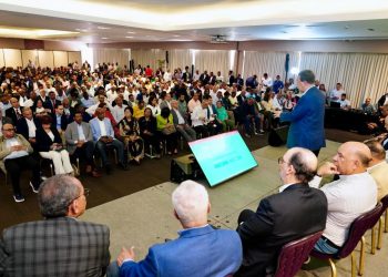 Leonel Fernández encabeza sesiones de trabajo de la Dirección Central de FP en el Este y el Gran Santo Domingo