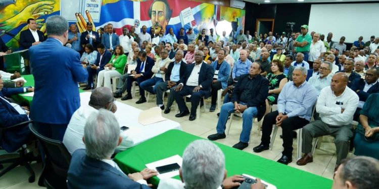 Leonel en encuentro con agropecuarios asegura en 2028...