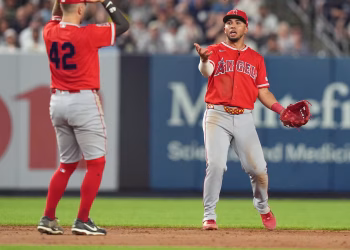 Los Angelinos fallan el popup en el noveno y los Yankees aprovechan cuando el doble de Caballero les da la victoria 5-4