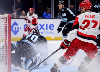 Los Hurricanes, campeones metropolitanos, vencieron a Mammoth 4-1 para lograr su sexta victoria en 7 juegos