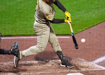 Los Padres blanquean a los Piratas 5-0 para su tercera victoria consecutiva, poniendo fin a la racha de cinco victorias consecutivas de Pittsburgh