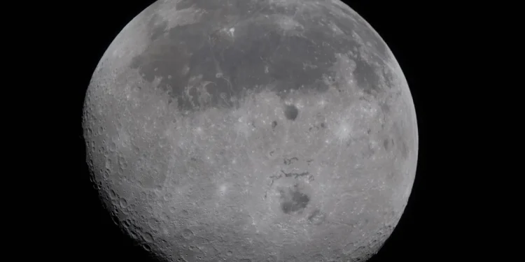 Los astronautas de Artemis II baten un récord y nombran un cráter