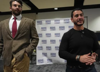 Los eventos del candidato demócrata al Senado con Hasan Piker exponen la división partidista en Michigan