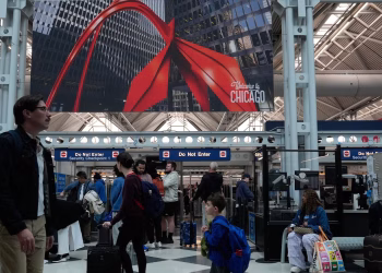 Los funcionarios federales ordenan recortes de vuelos en Chicago O'Hare para reducir los retrasos en el aeropuerto