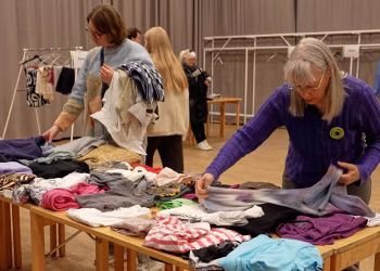 Los intercambios de ropa de segunda mano en Suecia ofrecen una forma moderna de reducir el desperdicio ambiental