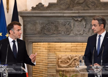 Los líderes de Francia y Grecia dicen que el derroche de defensa de la UE no es una alternativa a la alianza de la OTAN