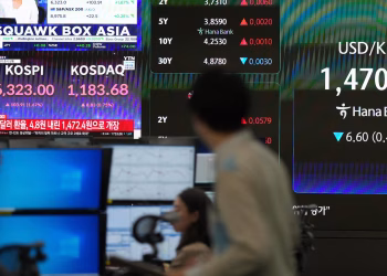 Los precios del petróleo caen y las bolsas asiáticas suben mientras las conversaciones entre Estados Unidos e Irán siguen en duda