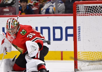 Louis Crevier anota dos veces y los Blackhawks terminan la temporada con una victoria por 5-2 sobre los Sharks