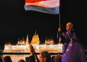 Magyar, vencedor de las elecciones húngaras, dice que hablaría con Putin y le pediría que ponga fin a la guerra en Ucrania