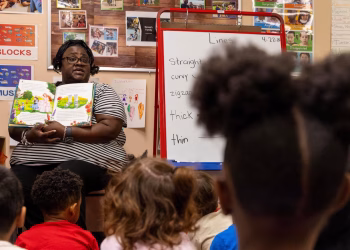 Más niños que nunca asisten a centros preescolares financiados por el estado, con el aumento de California a la cabeza
