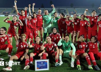 Mujeres afganas: los cambios en las reglas de la FIFA permiten el regreso a la competición internacional
