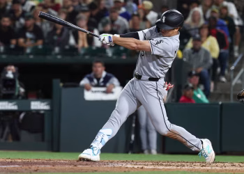 Murakami pega el primer grand slam de su carrera y los Medias Blancas vencen 9-2 a los Atléticos