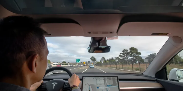 Países Bajos es el primer país europeo en aprobar la conducción autónoma total supervisada de Tesla